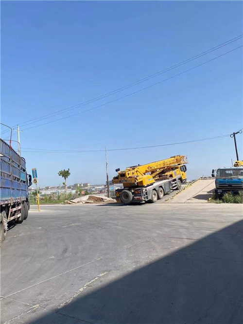 淄博市25吨吊车的租赁价格大概是多少？